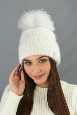 Біла в'язана шапка з закотом і бубоном Пілар 5515 5515 фото
