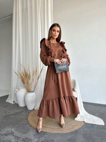 Жіноча довга сукня з рюшами та поясом 108 фото