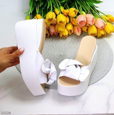 Элегантные белые кожаные женские шлепки шлепанцы натуральная кожа на платформе танкетке 11124 фото