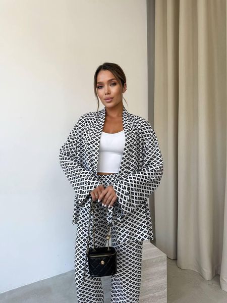 Модний костюм із пояском у графічний принт 362 im 362 фото