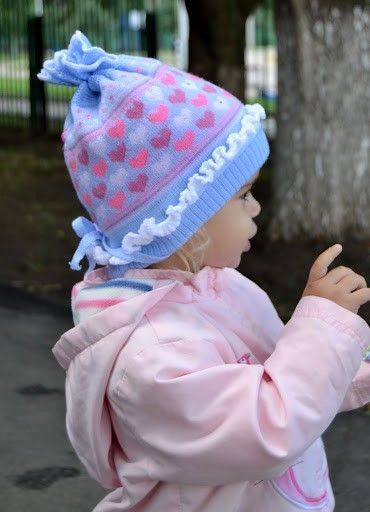 Шапка с завязками на девочку 1,5-3 лет "Сердечки" - голубая 908424825 фото
