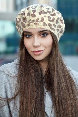 Ефектний жіночий берет із мікрофлісом "Леопард" &mdash; 6074 кавовий 1308915973 фото