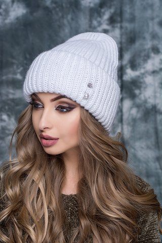 ТЁПЛАЯ ЗИМНЯЯ ШАПКА С ОРИГИНАЛЬНОЙ БРОШЬЮ "БОСТОН" - 0670 белый 908414105 фото