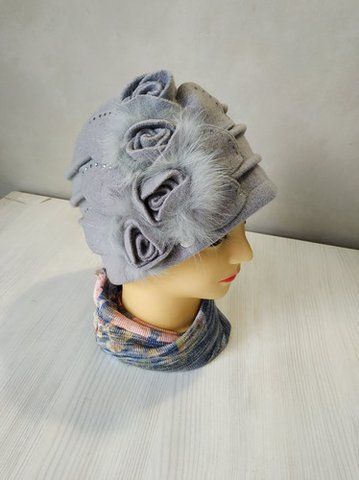 Шапочка украшенная натуральным мехом Флорес (Flores) 529 светло-серая 1545038626 фото