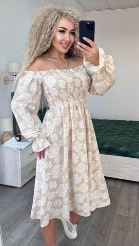 Женское платье миди с рюшем из софта с открытыми плечами 320 фото