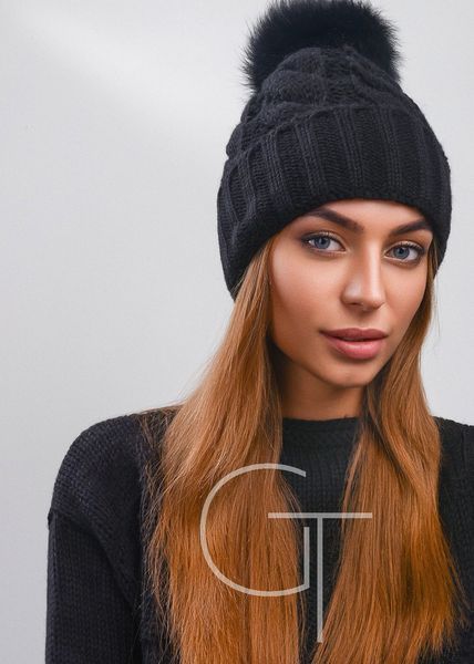 ШАПКА УЗОРОМ "КОСЫ" С ПЕСЦОВЫМ ПОМПОНОМ - 26815-8 чёрный 908426903 фото